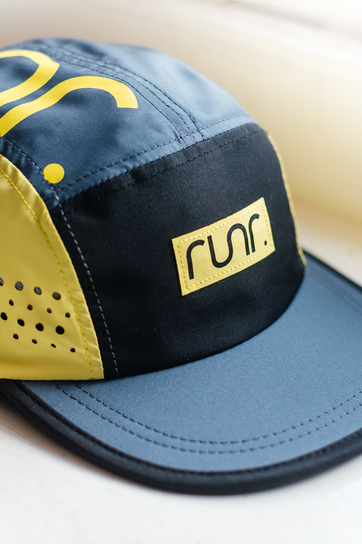 Runner wearing the Runr Seoul running hat