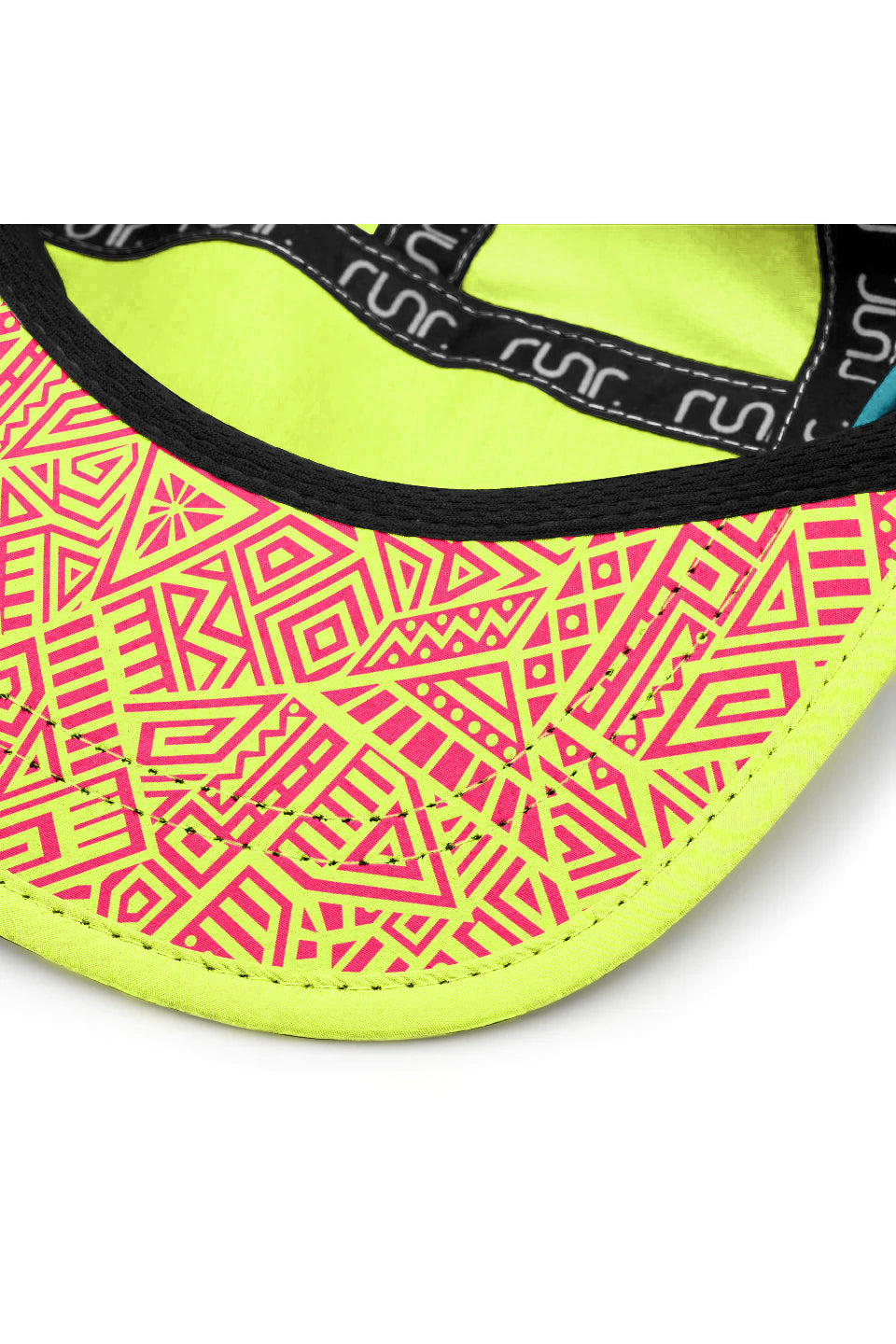 Runner wearing the Runr Amsterdam running hat