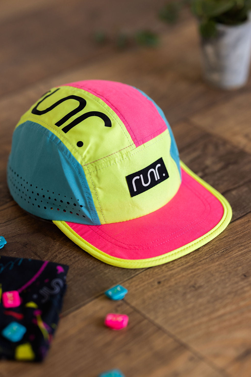 Runr Amsterdam running hat - detail view