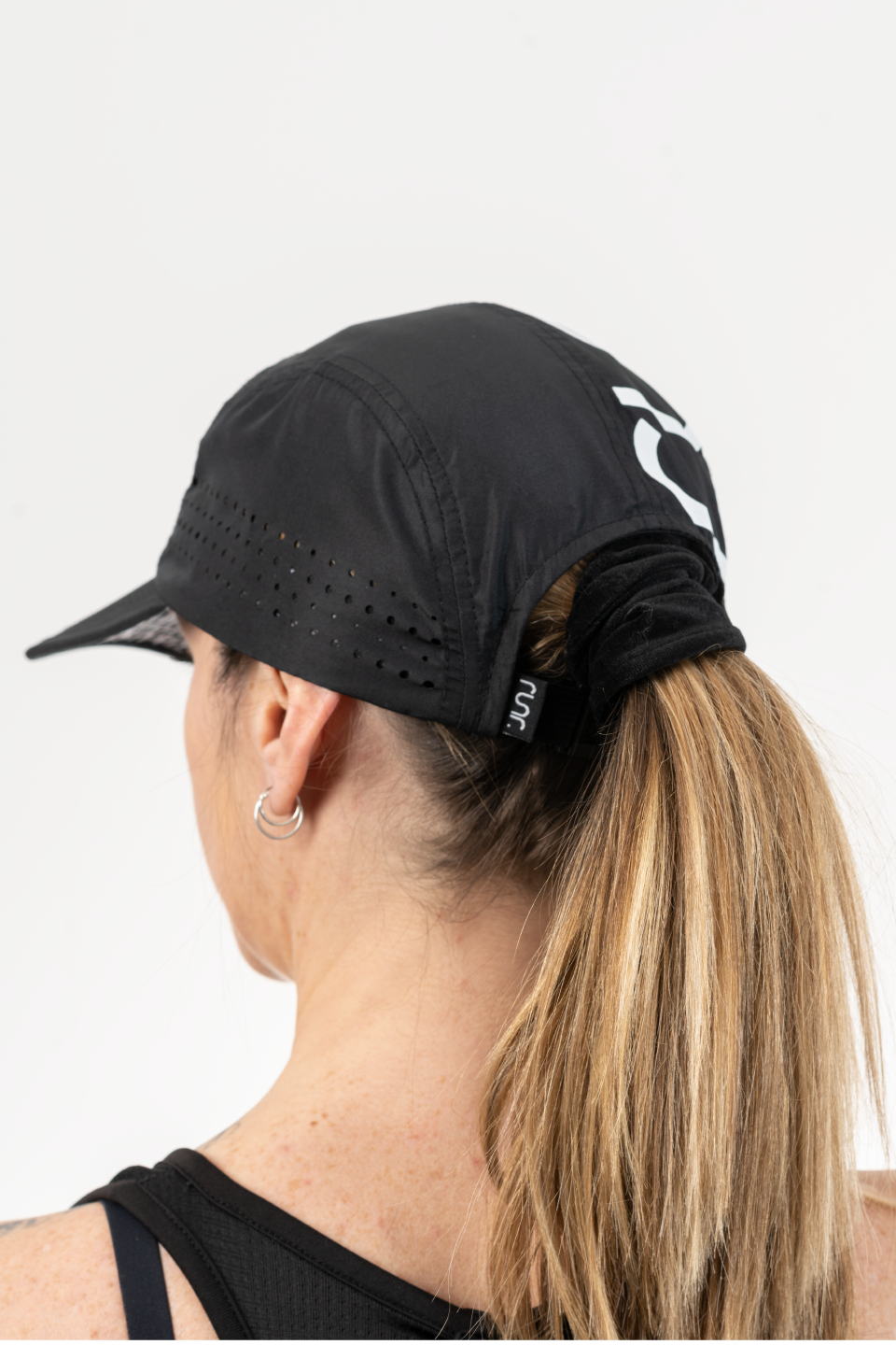 Runr Berlin running hat - back view