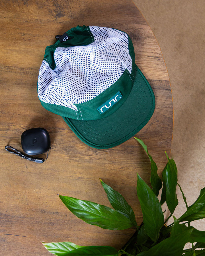 Runner wearing the Runr Austin Airflow running hat