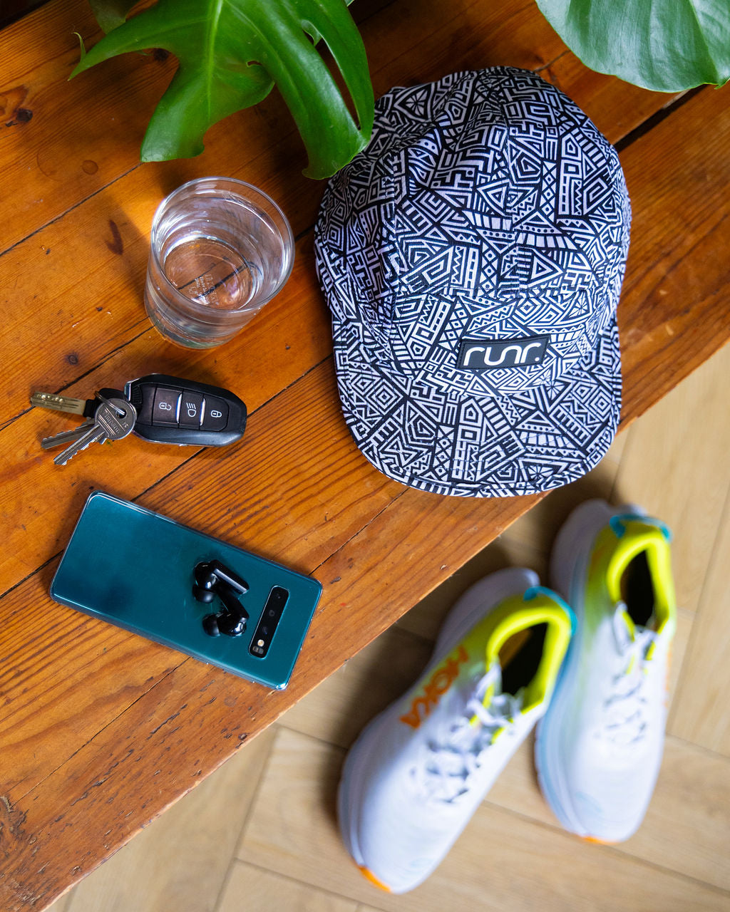 Runr Santiago running hat worn on a run