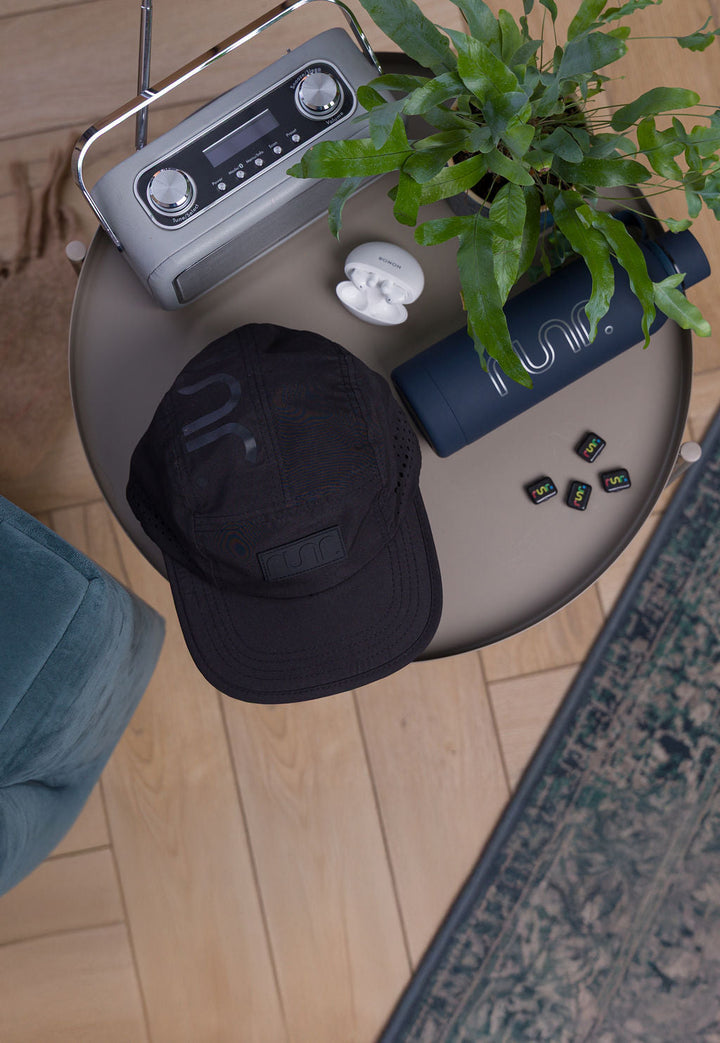 Runner wearing the Runr Milan Blackout running hat