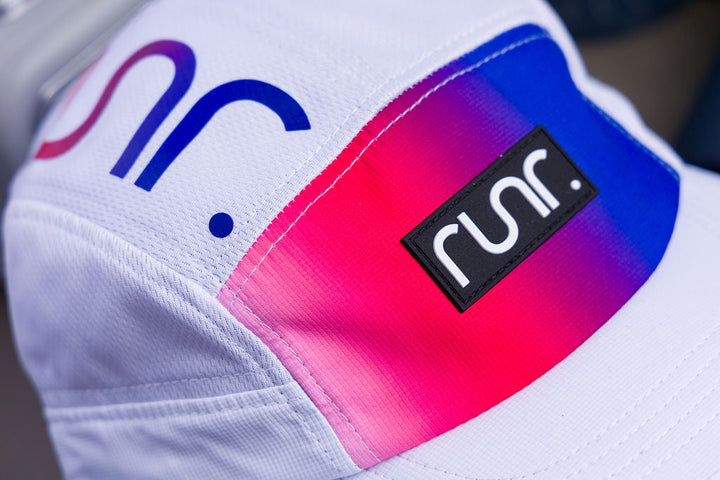 Runner wearing the Runr San Diego running hat