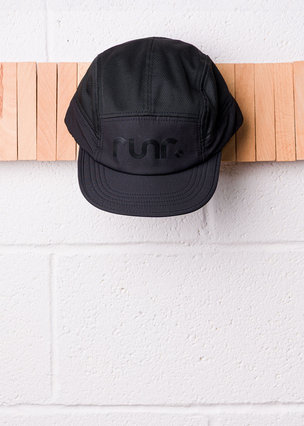 Runr Stuttgart Blackout running hat - lifestyle shot