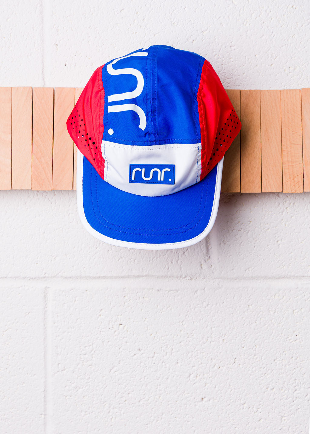 Runr Melbourne running hat worn outdoors