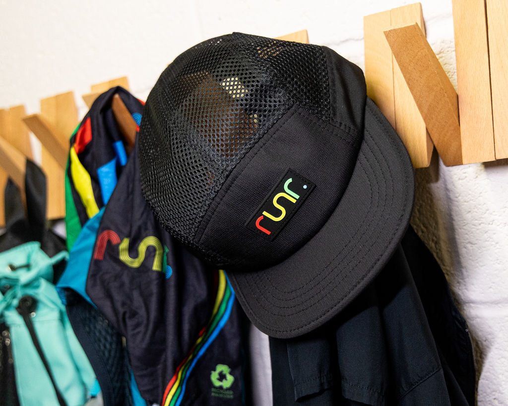 Runner wearing the Runr Phoenix Airflow running hat