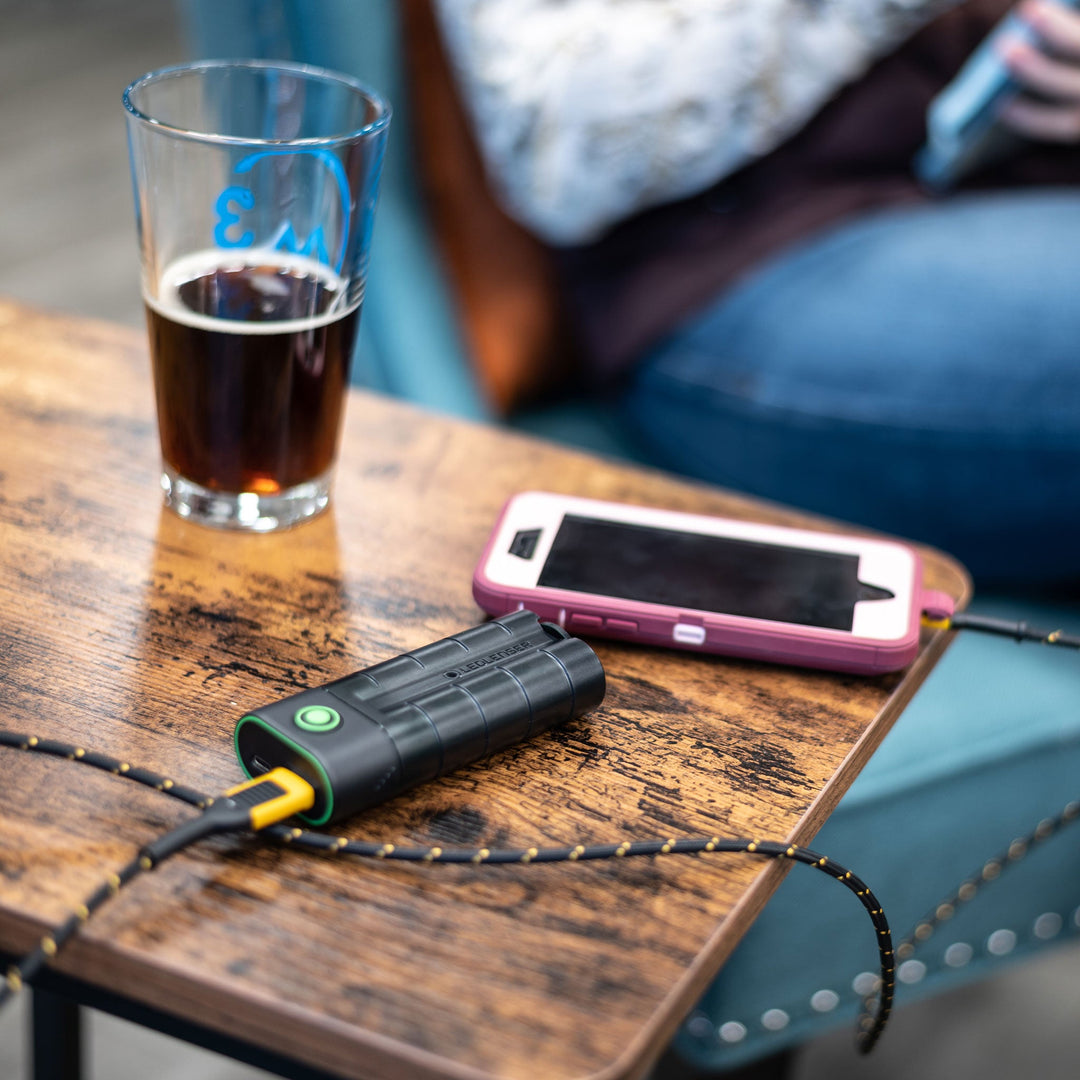 FLEX7 Li-ion Power Bank Plus 6800mAh, Includes 2 x 18650 - HikeWare  