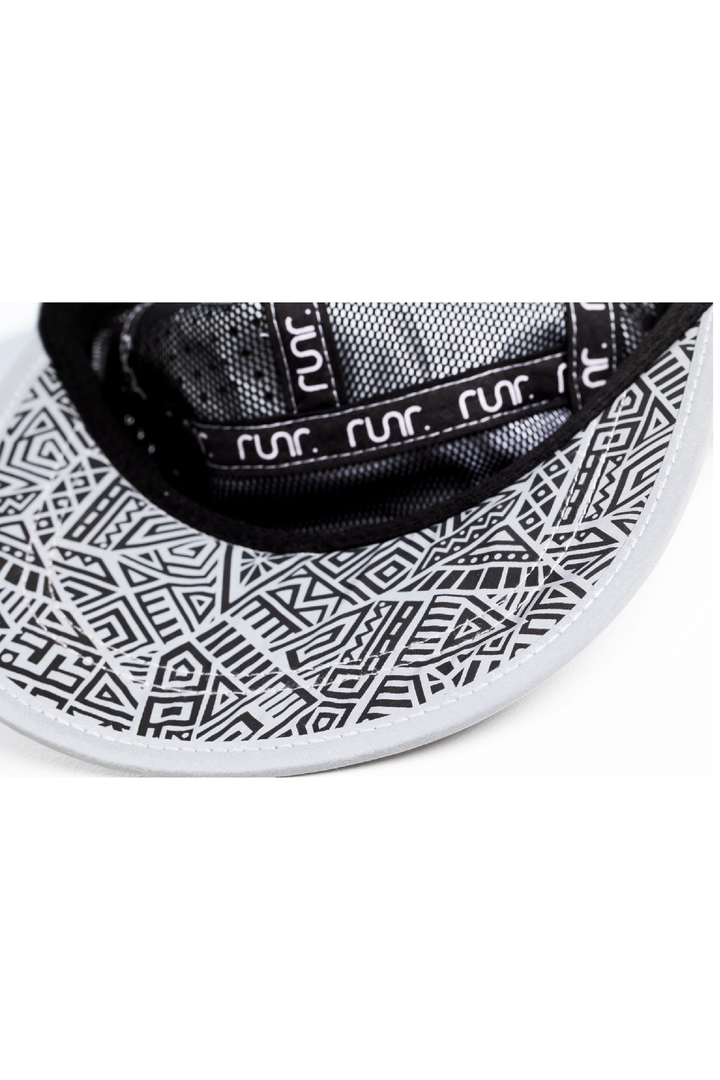Runr Lumos reflective running hat in silver - detail view