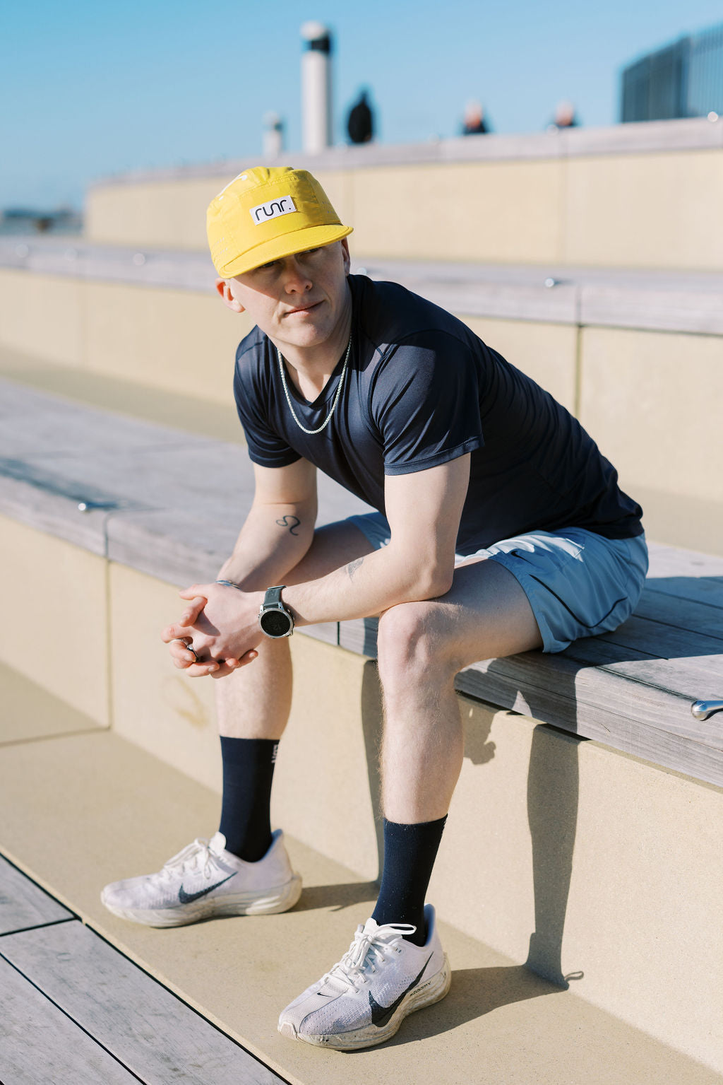 Runner wearing the Runr Madrid running hat