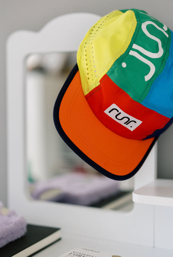 Runner wearing the Runr Rio running hat