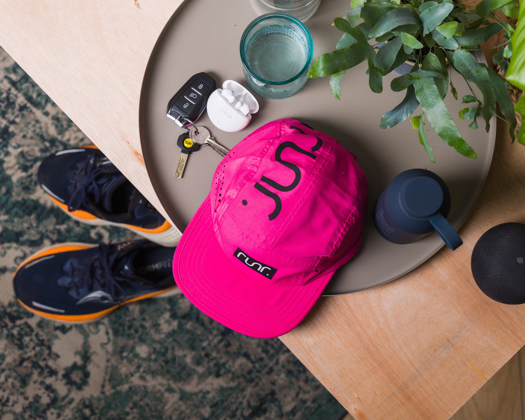 Runner wearing the Runr San Francisco running hat