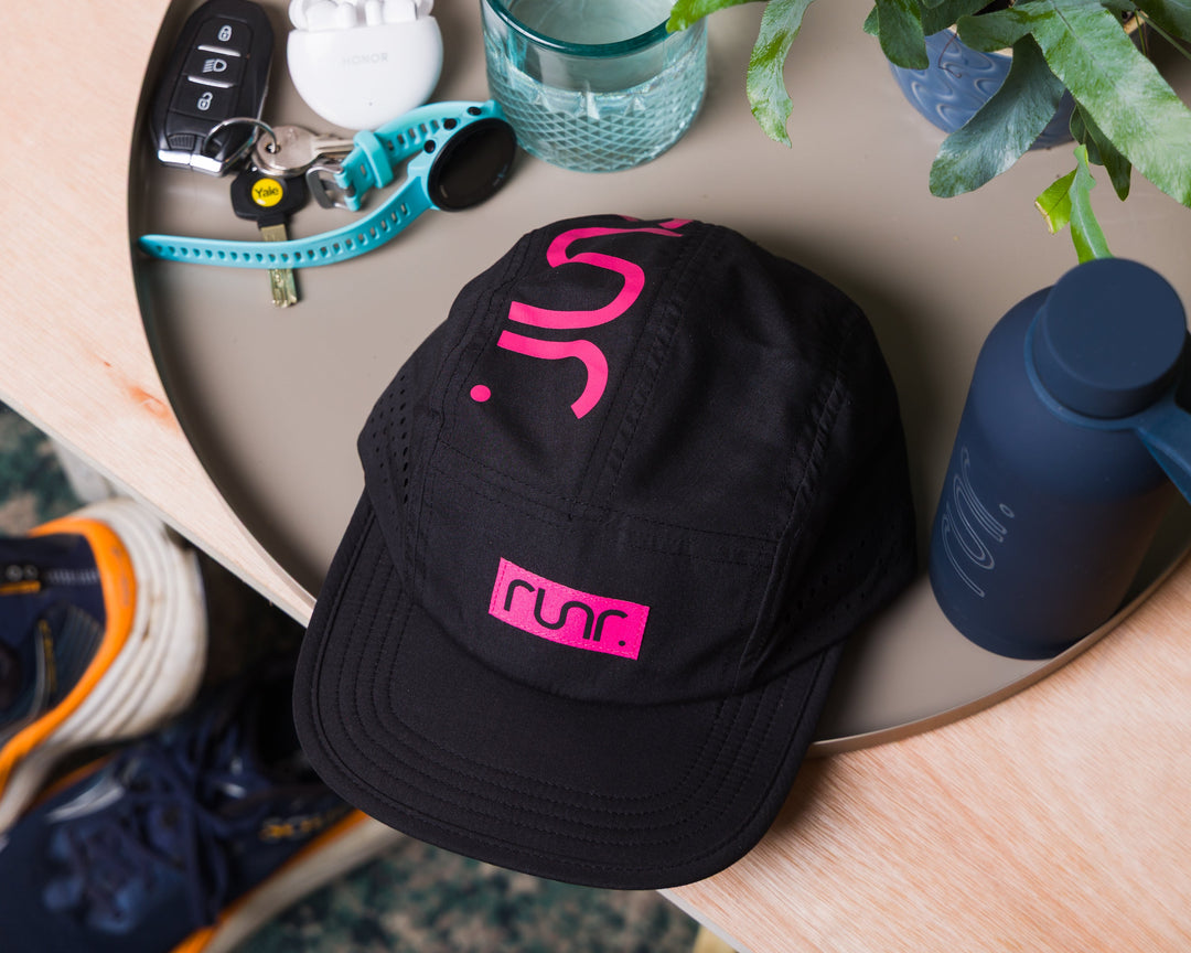 Runner wearing the Runr New York running hat